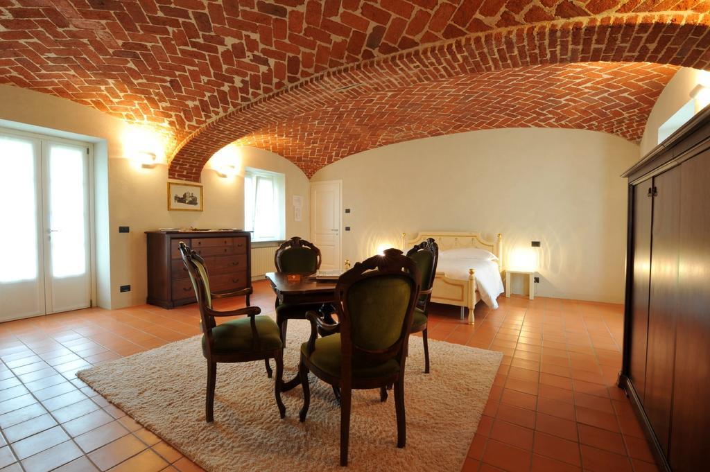 Sangrato 1883 Villa Monteu Roero Rum bild
